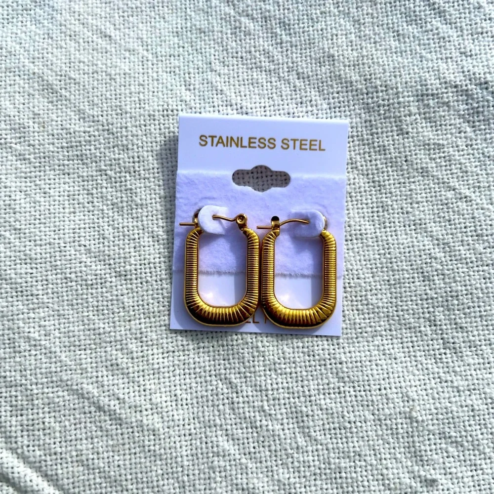 NEW Stainless Steel Gold Earrings - Picture 5 of 5